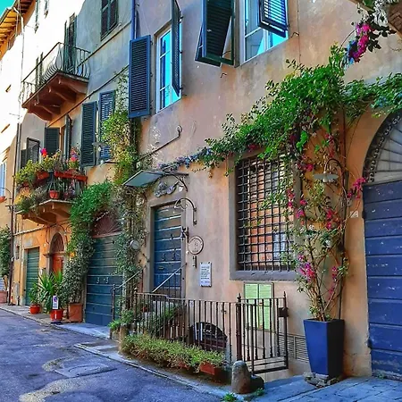 La Casetta Nella Corte Apartment *